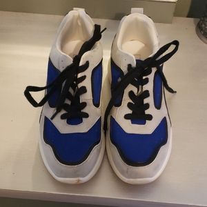 Platform tennis shoe